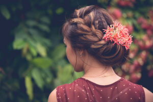 desk-to-dinner-hairstyles-that-last-all-day